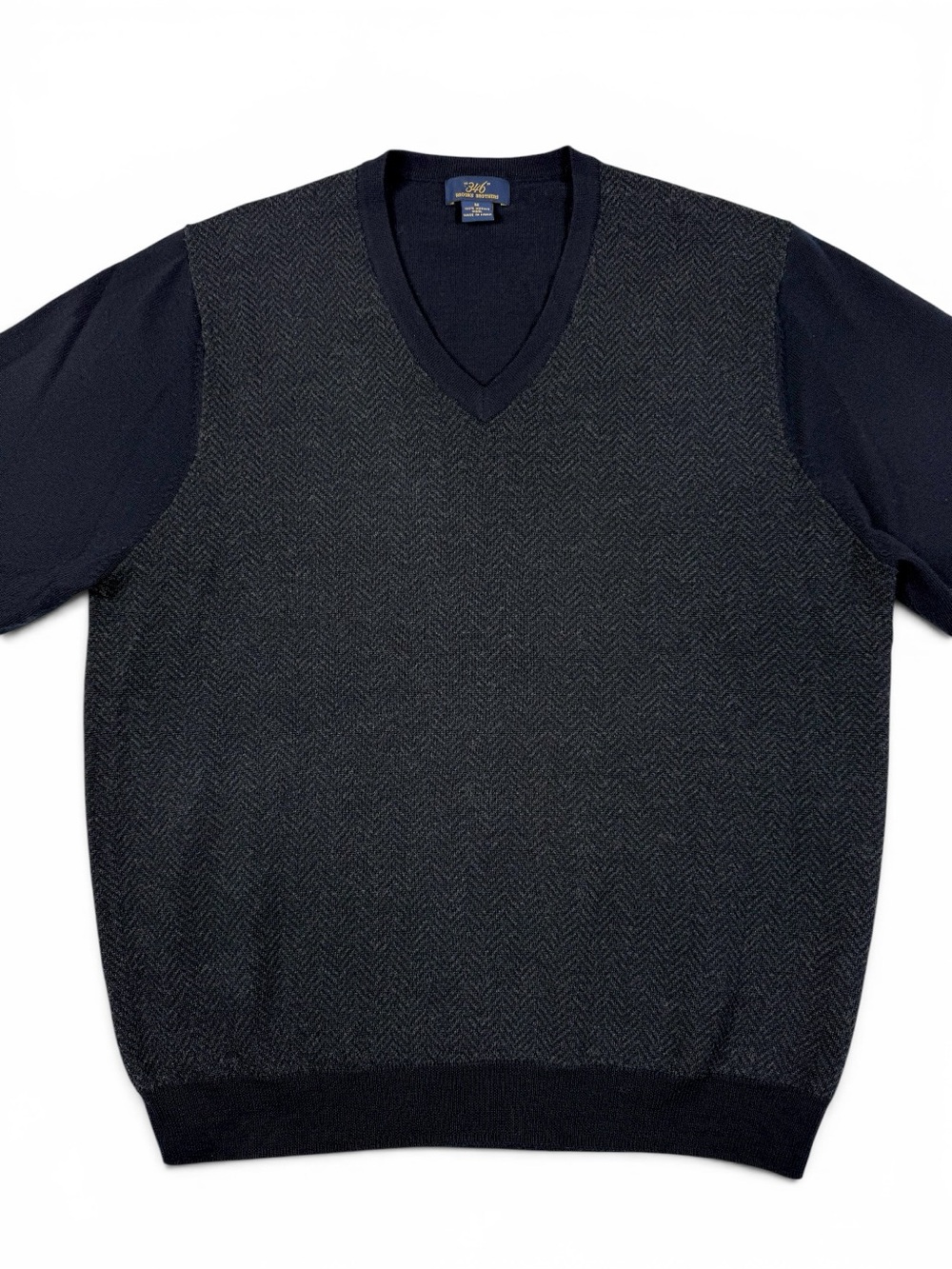 Brooks Brothers Navy Gray Merino Wool Herringbone V-Neck Sweater Men’s Medium